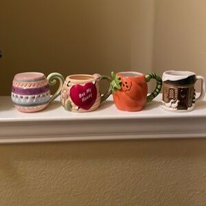 FOUR VINTAGE HOLIDAY MUGS